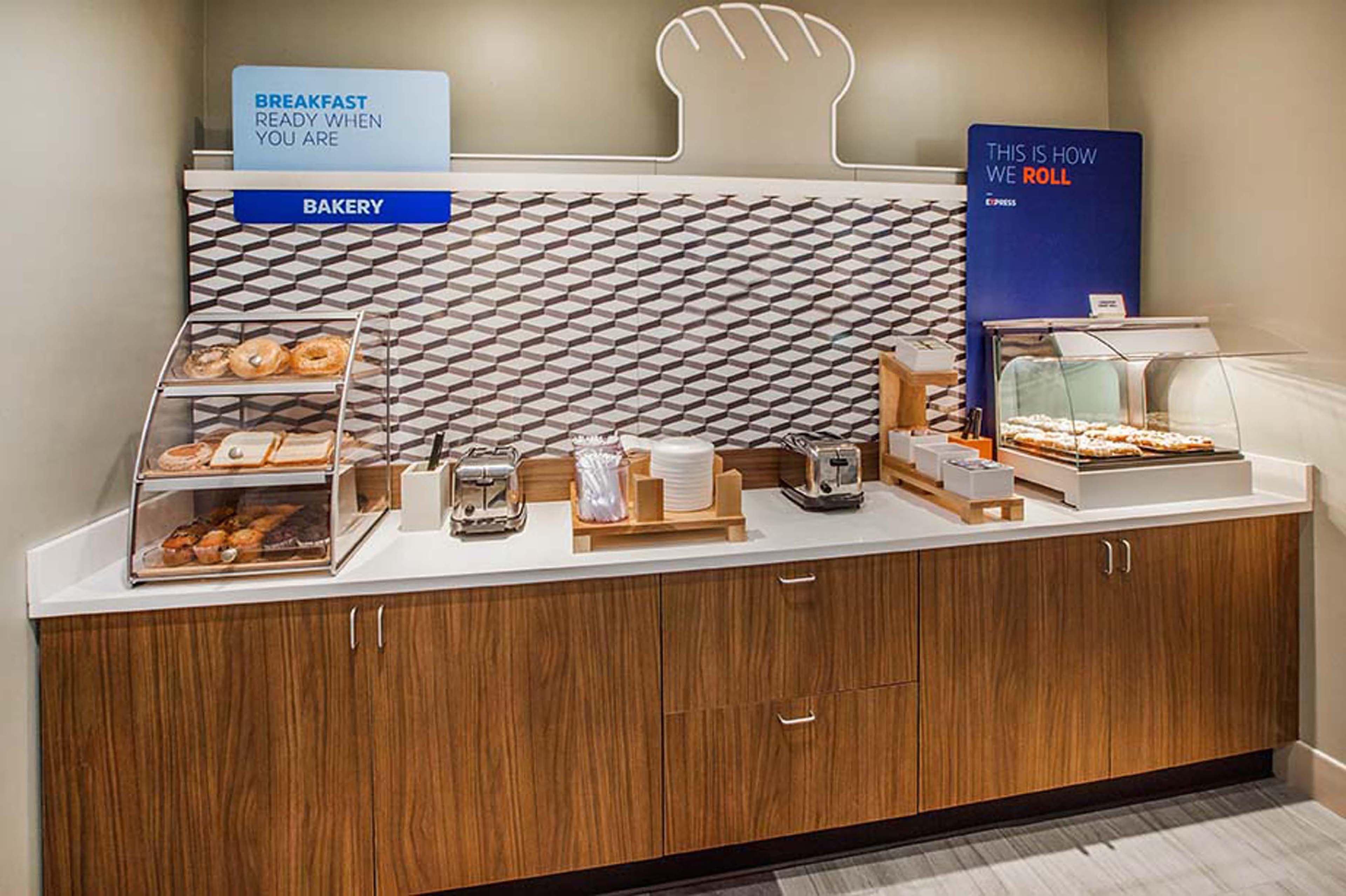Holiday Inn Express Hotel & Suites Minden By Ihg Bagian luar foto