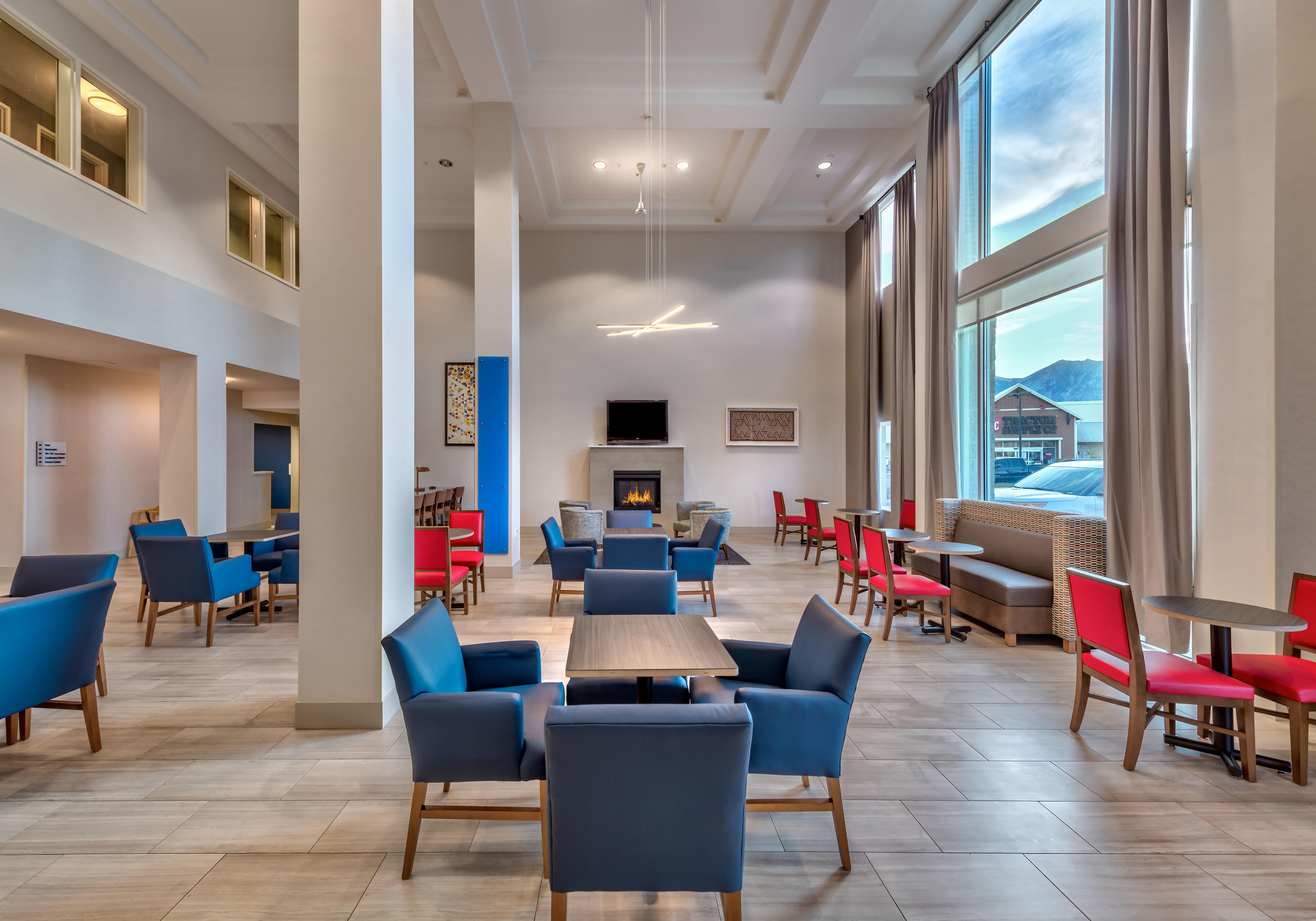 Holiday Inn Express Hotel & Suites Minden By Ihg Bagian luar foto
